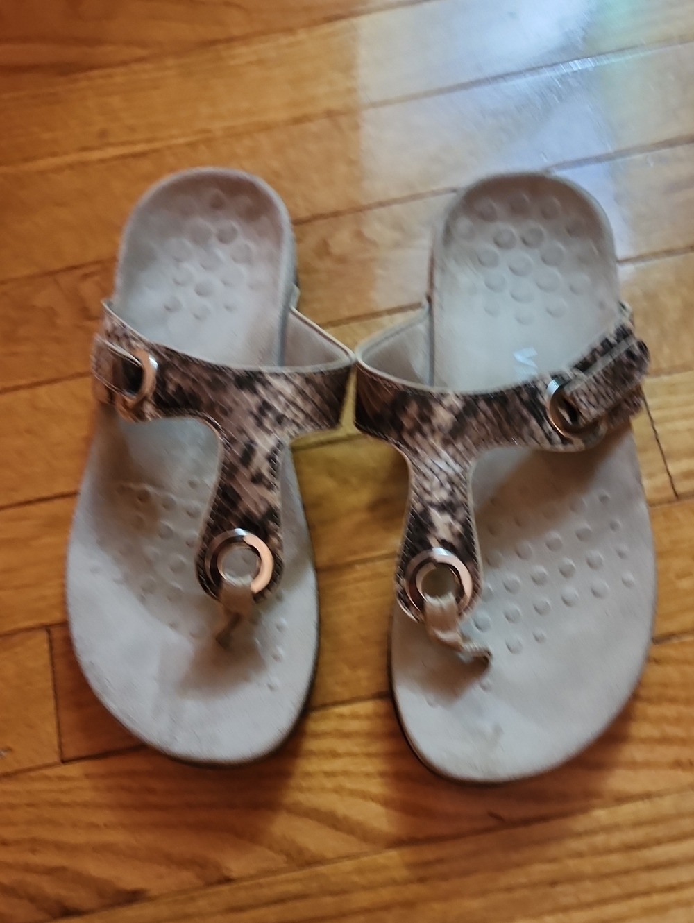 Vionic Lana Orthotic Support Snake-Print Thong Sandals in Taupe /Brown